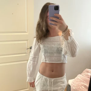 Top från Lindex  - Säljer denna top från Lindex i mycket fint skick. Den är i storlek S.💞