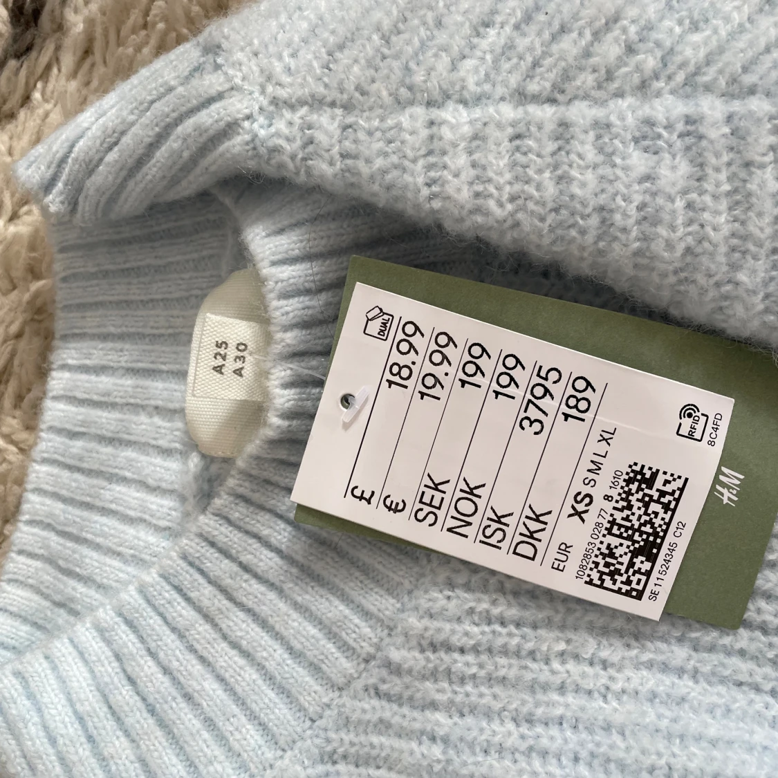 Ljusblå stickad tröja - 91