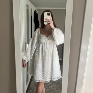 Studentklänning - Super fin studentklänning, använd en gång. Kom med bud!!