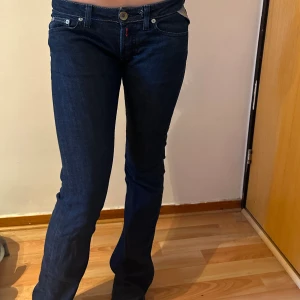 Jeans - As snygga mörkblå byxor en av mina favoriter som tyvärr blivit för små för mig, hör av dig vid mer frågor 