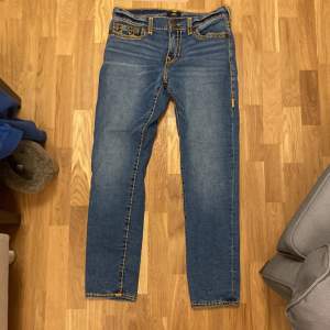 Unisex True religion jeans, relaxad skinny fit, oanvända.