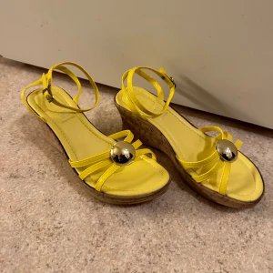 Heftiga vintage skor - Coola vintage skor, i storlek 37-38 Jätte fina och oanvända💛⭐️🌼