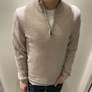 Stenström half zip - Säljer en stenström half zip  Använd 3 gånger väldigt fint skick Nypris 1999kr