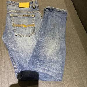 Säljer nu dessa nudie jeans som sitter riktigt bra och som dess utom Är riktigt snygga och enkel o matcha !! Dessutom till ett riktigt bra pris!!
