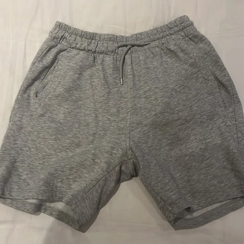 Vanliga gråa shorts, storlek M. Shorts.