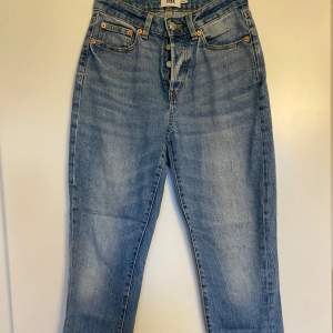 Säljer dessa fina blå jeans från lager 157 i storlek XS! Inga slitage. Köparen står för frakt! ❣️