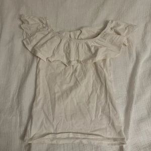 Topp - Söt vit topp perfekt för sommaren. Aldrig använt. Bra skick. 