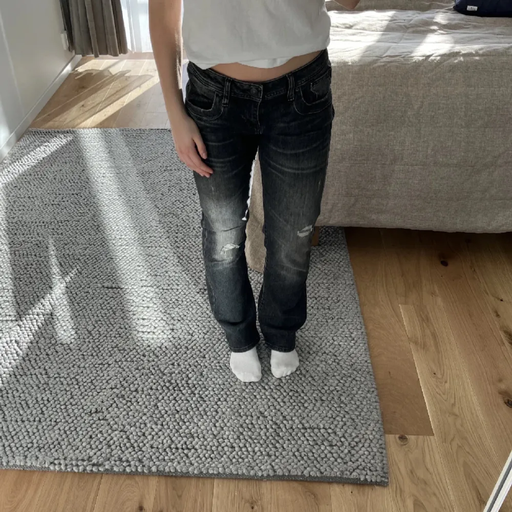 Säljer mina ltb jeans i model valerie som inte kommer till användning. . Jeans & Byxor.