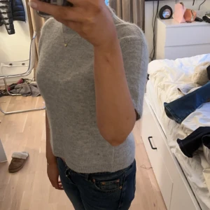 Stickad T-shirt  - Fin tröja, knappt använd🫶