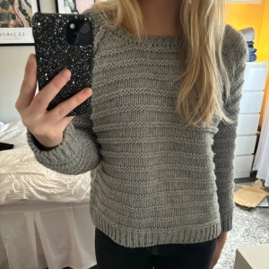 Stickad tröja - Jätteskön stickad tröja från bikbok💗