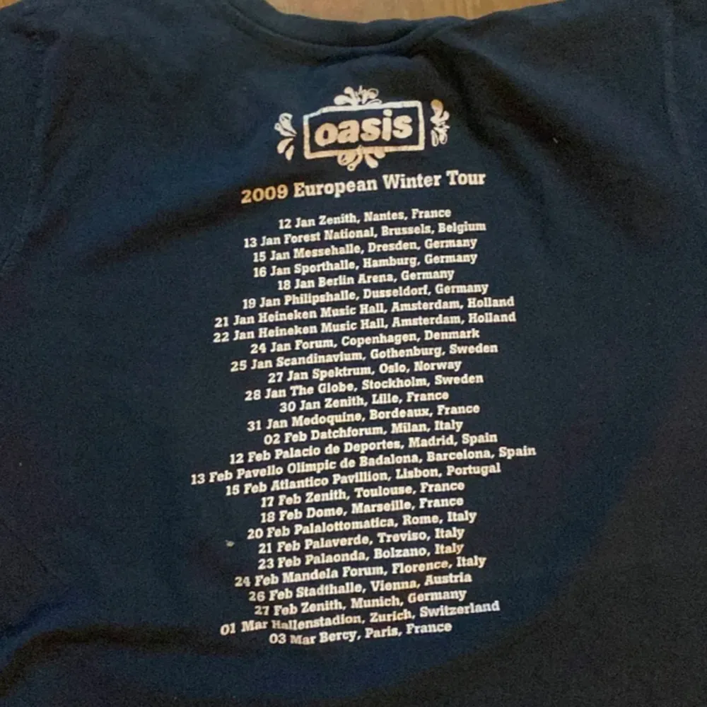 Oasis merch i storlek Xs. . T-shirts.