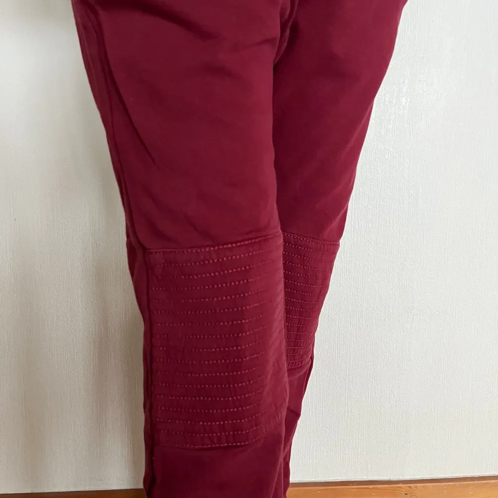Lindex joggers. They have soft padded underlayer that keeps you very warm. Bought from kids section but fits size (EUR S) Condition : very good . Jeans & Byxor.