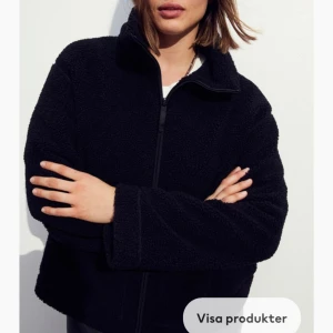 Teddy jacka hm  - Använd fåtal gånger, helt slutsåld och säljer vid bra bud 