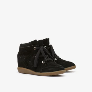 Isabel Marant Bobby suade sneakers - Säljer mina så fina isabel marant skor i stl 38. De är i bra skick med tecken av anvädning. Nypriset ligger på 5900kr