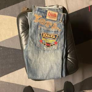 Feta d&g jeans köpta på Plick  Bra skick