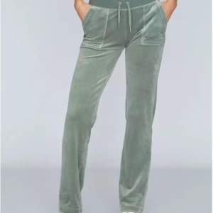 Juicy Couture - Säljer dessa använt två gånger sen jag köpte från plick. Inga defekter på användning. 