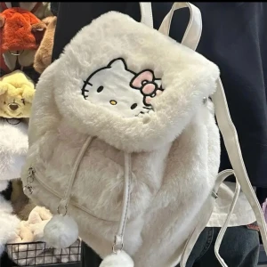 Hello kitty ryggsäck  - Ordinarie pris 500kr säljer för 199 (ÄKTA SANRIO) inte använd haft som prydnad i mitt rum. Säljer för att den inte kommit till användning🎀 pris kan diskuteras😽🤟