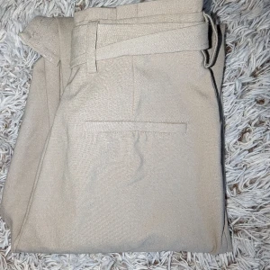 Kostymbyxor  - Storlek XS. 