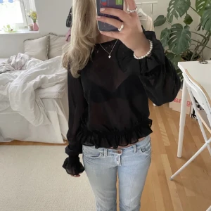 Topp - Säljer nu min jätte fina topp frpn Gina tricot då den tyvärr inte kommer till användning längre💕pris går diskutera 😇