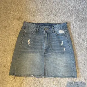 Jeans kjol från H&M i Strl 34