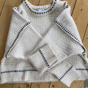 Säljer denna snygga tröja från zara!🥰
