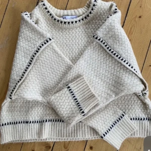 Tröja - Säljer denna snygga tröja från zara!🥰