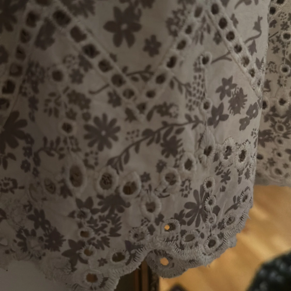 Söt blus/tunika med spetsdetaljer från Levate Room - 91