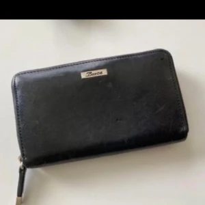 Plånbok i skinn - Plånbok  Använt skick men fint skick  