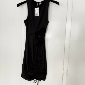 Klänning från H&M oanvänd strl XS - Helt ny med prislapp 