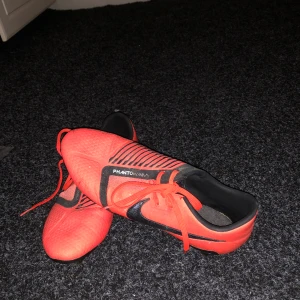 Fotbollsskor  - Nike phantom  Felfri skick