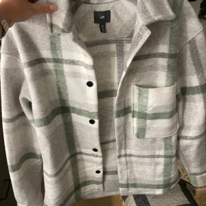 Jacka  - Jacka från Hm storlek S, använd någon gång.  Jag står inte för frakten 💖