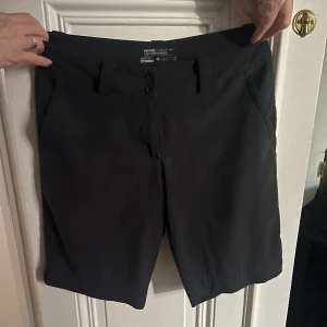 nike shorts  - nike shorts i storlek 38/4. bra skick och välbevarade. 