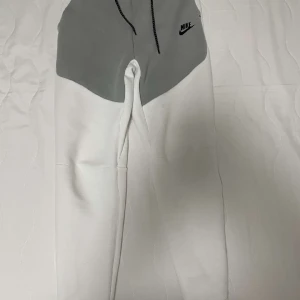 Nike byxor - Nike byxor i bra skick 