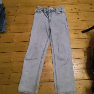 Lindex barn jeans - Knappt använda, fantastiskt skick, sköna och fina. Vi kan diskutera pris.☺️❤️