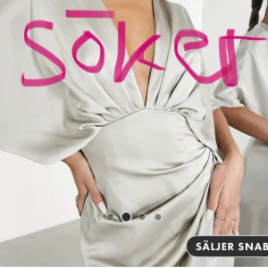 Balklänning asos - Söker denna balklänning från asos i storlek 34 eller 36💘hör gärna av dig om du säljer betalar bra!💘