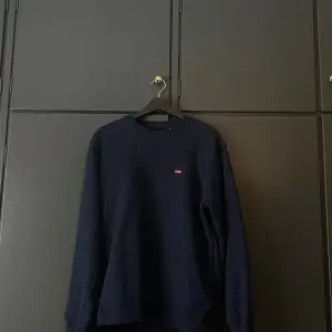 Levi’s original sweatshirt i storlek m. Nästan aldrig använd Nypris 779kr