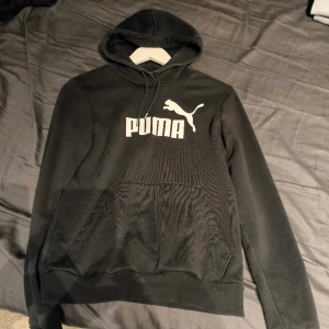 Puma hoodie  - Puma hoodie i fint skick  Storlek M