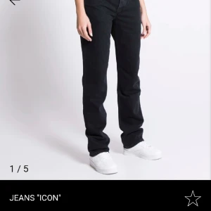 Low waist jeans  - Lågmidjade jeans från lager 157 i storlek s. Inga defekter och knappt använda. Säljer då dom är lite för stora och kommer därför inte till användning.