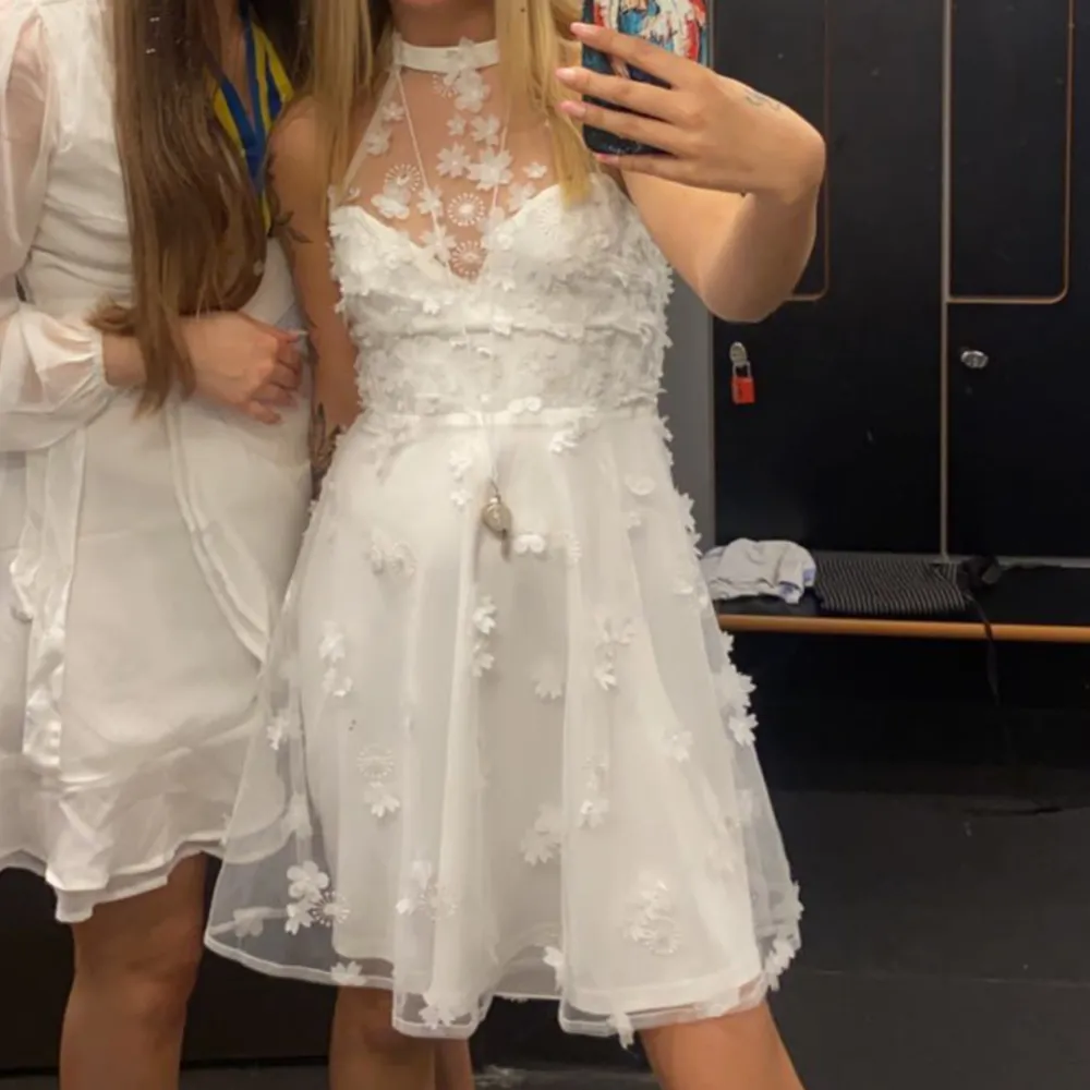 Säljer min super fina studentklänning. Bara använt en gång så jätte fint skick.. Mekot.