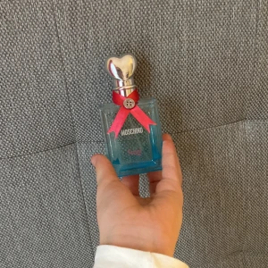 Parfym  - Parfym 99 kr i butik 350 den är jätte bra testad någon gång köpte lite efter jul OBS!Tryck inte på köp utan skriv till mig privat är ni snälla.
