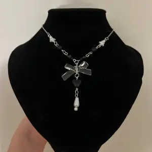 Unique Handgjort halsband by me ๑ᵔ⤙ᵔ๑ Kontakta mig innan du köper ! ✮⋆˙ 