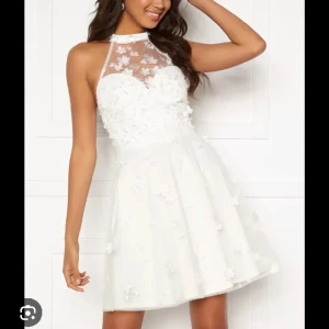 Sökes stl 38 - Söker Moments New York klänningen u stl 38