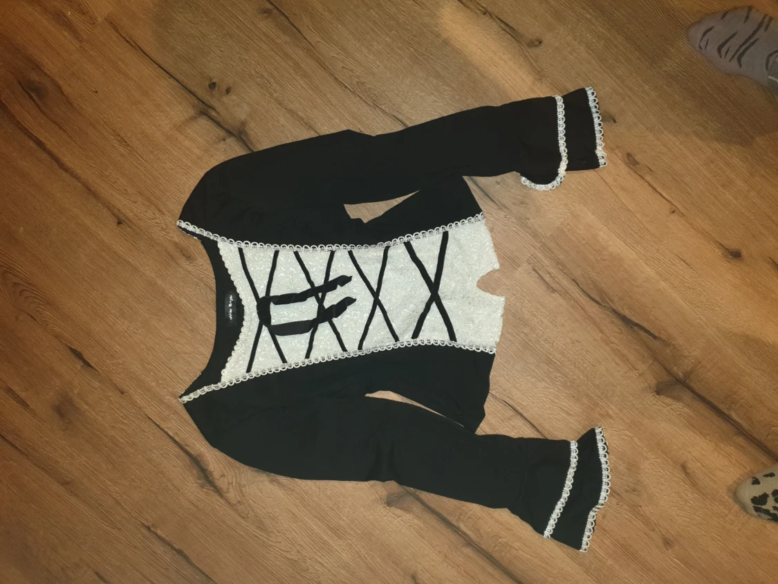 Tröja med utsvängda ärmar🫂