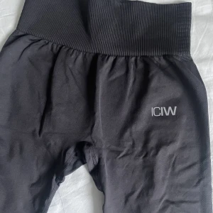 Träningstights ICIW - Mörkgråa tights från ICIW, superbra skick och storlek S. Använd gärna köp nu❤️