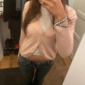 ROSA KOFTA - Modell 175 cm. Hör av er vid frågor/fler bilder. 