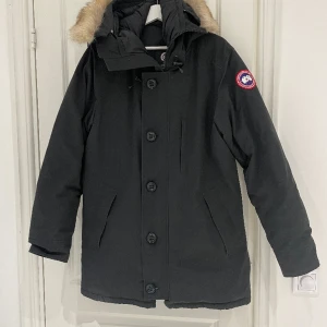 Canadagoose dunjacka - I mycket bra skick. Storlek M.