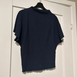 Zara topp - Blå topp från Zara i storlek S. Väldigt fint skick! Pris: 150kr💞