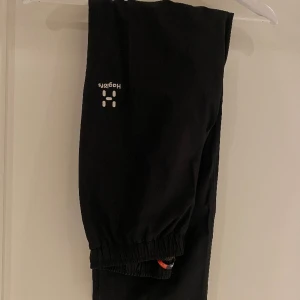 Haglöfs byxor - Fina haglöfs byxor i damstorlek XS, använda 2-3 gånger, nyskick  Skriv privat för fler bilder  Köpta för 900kr säljer för 450