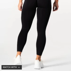 relode tights - svarta träningstighst, knappt använda då de va för stora. storlek S