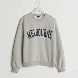 Säljer nu denna fina sweatshirt från Gina Tricot med trycket ”Melbourne” 💞 Helt oanvänd så jätte bra skick 💕